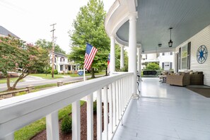 Property grounds - Private King Suite • 2nd Floor • Historic Edenton Bed & Breakfast Downtown (Edenton)
