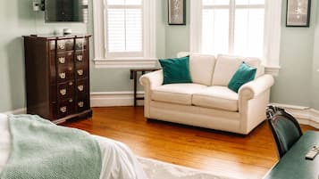 1 bedroom, desk, free WiFi, bed sheets