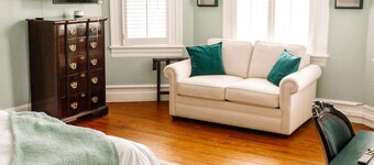 Private King Suite • 2nd Floor • Historic Edenton Bed & Breakfast Downtown