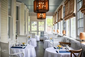 Dining - Captain’s Quarters Inn Downtown Edenton • King Bed 2nd Floor (Edenton)
