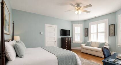 Captain’s Quarters Inn Downtown Edenton • King Bed 2nd Floor