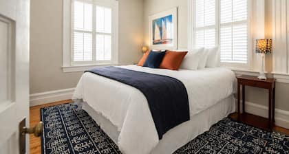 Captain’s Quarters Inn Downtown Edenton • King Bed 2nd Floor