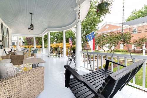 Private Queen Suite • 2nd Floor • Bed & Breakfast Historic Edenton Downtown