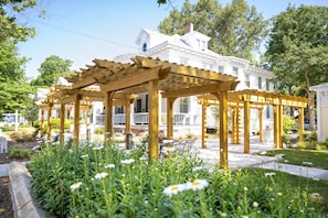 Terrace/patio - Granville Queen Inn Downtown Edenton • King Bed 2nd Floor (Edenton)