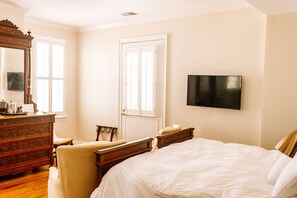 1 bedroom, iron/ironing board, WiFi, bed sheets - Private King Suite • 2nd Floor • Downtown Edenton Historic Bed & Breakfast (Edenton)