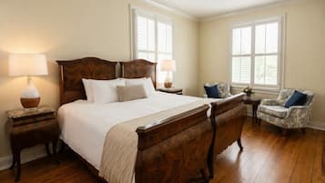 Desk, iron/ironing board, WiFi, bed sheets