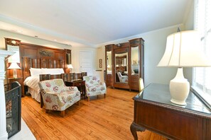 1 bedroom, iron/ironing board, WiFi - Private Queen Suite • 2nd Floor • Bed & Breakfast Historic District Downtown (Edenton)