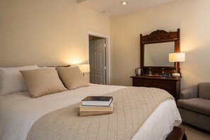 1 dormitorio, tabla de planchar con plancha, wifi y ropa de cama