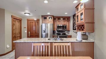 KylskÄp, mikrovÄgsugn, ugn och spishÀll