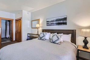 2 bedrooms, desk, iron/ironing board, travel cot