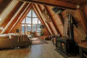 Smart TV, fireplace, stereo - Cozy A-Frame with Million Dollar Views! (Silverthorne)