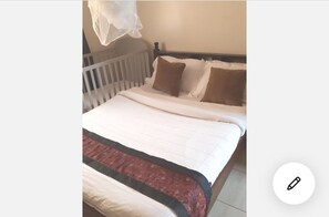 2 bedrooms, iron/ironing board, free WiFi, bed sheets - Convenience Away From Home - Near Wilson Airport (Nairobi)