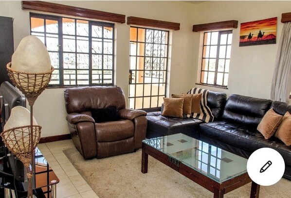 TV, books - Convenience Away From Home - Near Wilson Airport (Nairobi)