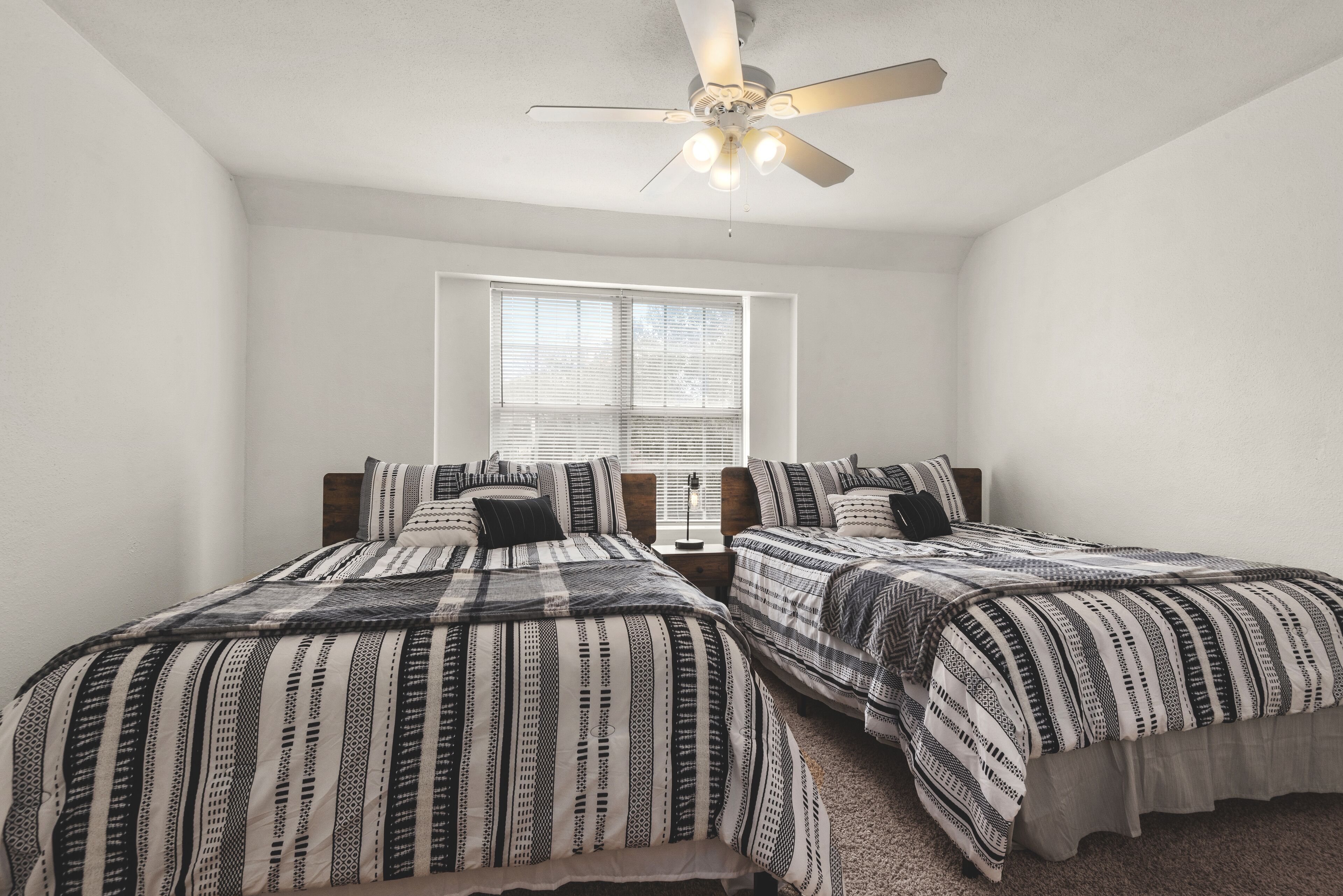 5 makuuhuonetta, työpöytä, silitysrauta/-lauta, Wi-Fi