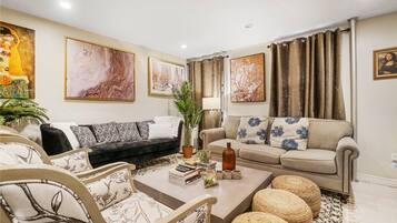 Smart TV, books, stereo