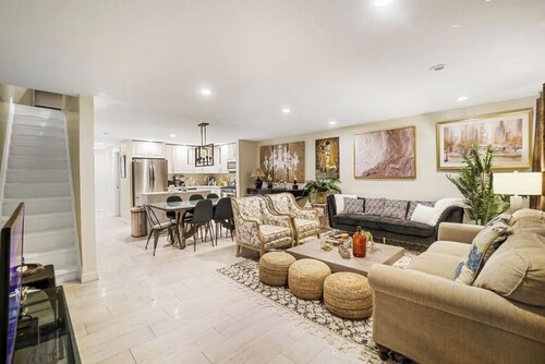 Williamsburg Brooklyn NYC! 4 BED 3.5 BATH Triplex Townhouse APT w Private Garden