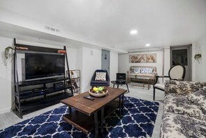 Smart TV, books, stereo