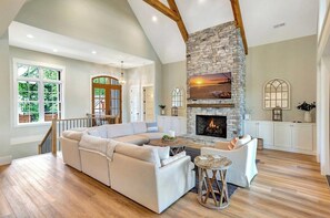 TV, fireplace, table tennis, stereo