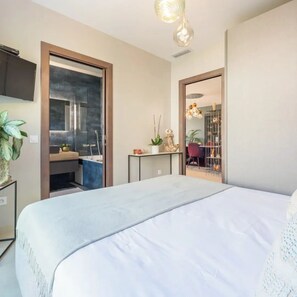 5 bedrooms, in-room safe, desk, iron/ironing board