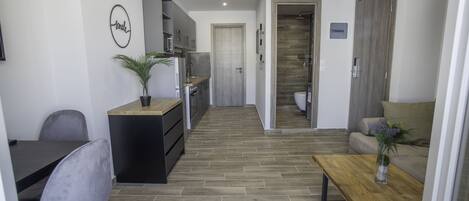 32-inch Smart TV with digital channels, TV