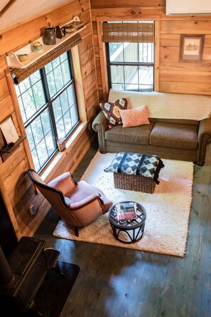 Videojuegos, reproductor de DVD, libros y videoteca 