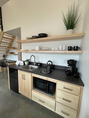Fridge, microwave, coffee/tea maker, cookware/dishes/utensils - H&M Retreats/Cabin 1/Hermann, MO (Boeuf Township)