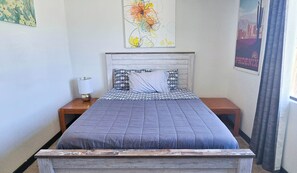 3 bedrooms, desk, iron/ironing board, free WiFi