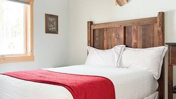 2 ๊ฐ์ ์นจ์ค, ๊ฐ๊ฐ ๋ค๋ฅธ ์คํ์ผ์ ์ธํ
๋ฆฌ์ด, ๋ค๋ฆฌ๋ฏธ/๋ค๋ฆฌ๋ฏธํ, ๋ฌด๋ฃ WiFi