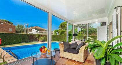 Club Villamar - Nauti täydellisestä lomasta tässä arvokkaassa autenttisessa huvilassa, jossa on oma uima-allas ja puutarha