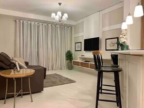 Quarto casal design | Área de estar | TV