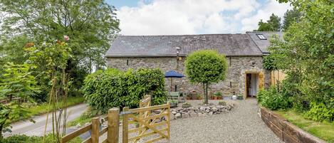 المنشأة من الخارج