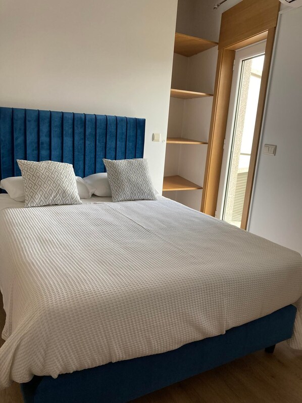 3 室のベッドルーム、アイロン / アイロン台、WiFi