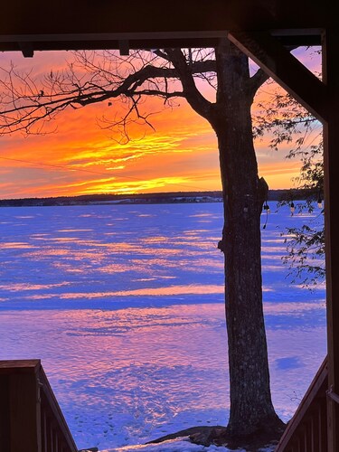 2 BR Lakefront Cottage in Belgrade Lakes Region