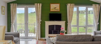 2 bedroom accommodation in Pentridge