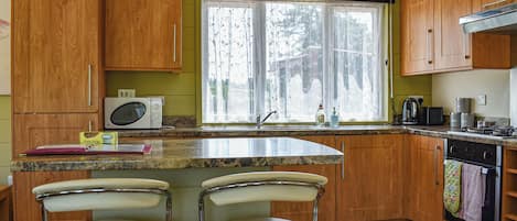 洗碗機、高腳椅