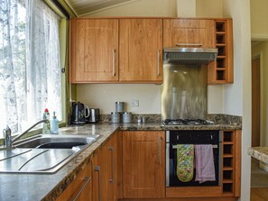 Dishwasher, high chair - 2 bedroom accommodation in Pentridge (Pentridge)