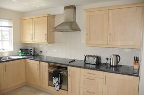 Dining tables - Luxury 3 bedroom lakeside turret lodge with private wrap around deck (South Cerney)