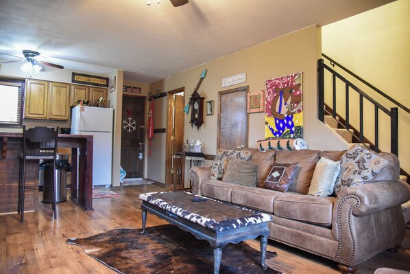 Flat-screen TV, fireplace