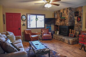 薄型テレビ、暖炉