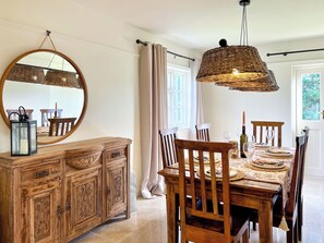 Dining - 2 bedroom accommodation in Grantham (Grantham)