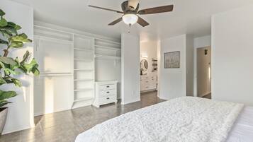 4 bedrooms, desk, iron/ironing board, free WiFi