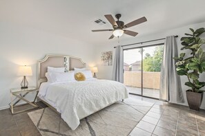 4 bedrooms, desk, iron/ironing board, free WiFi - Your Home Away! Offering free heated pool ! Close to everything ! (Chandler)