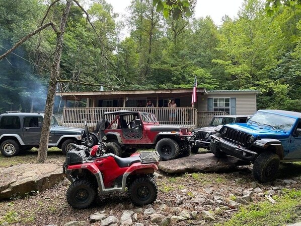 Property grounds - Plum Crazy Appalachian Resort on ATV trail by Waterfalls, 17mi to Norris Lake. (LaFollette)