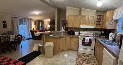 Plum Crazy Appalachian Resort on ATV trail by Waterfalls, 17mi to Norris Lake.