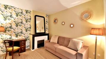 Smart TV, video library, stereo