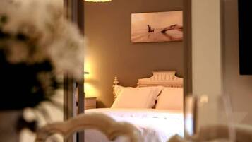 3 bedrooms, desk, iron/ironing board, travel crib