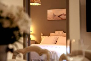 3 chambres, bureau, fer et planche Ă repasser, lit parapluie