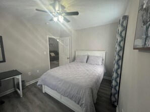 2 bedrooms, memory-foam beds, desk, free WiFi