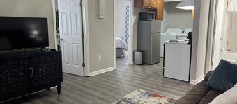 Cozy upstairs 2 bed/1 bath Richmond apt near EKU