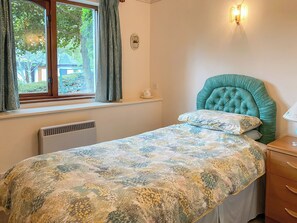 2 bedrooms, free WiFi, bed sheets - 2 bedroom accommodation in Dalbeattie (Dalbeattie)